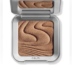 r.e.m. Beauty Brown Bronzer in shade Out of the Office